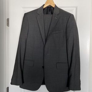 Like new Men’s Claiborne Grey Suit